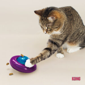 Kissan aktivointi lelu voidaan täyttää ruualla tai herkuilla.