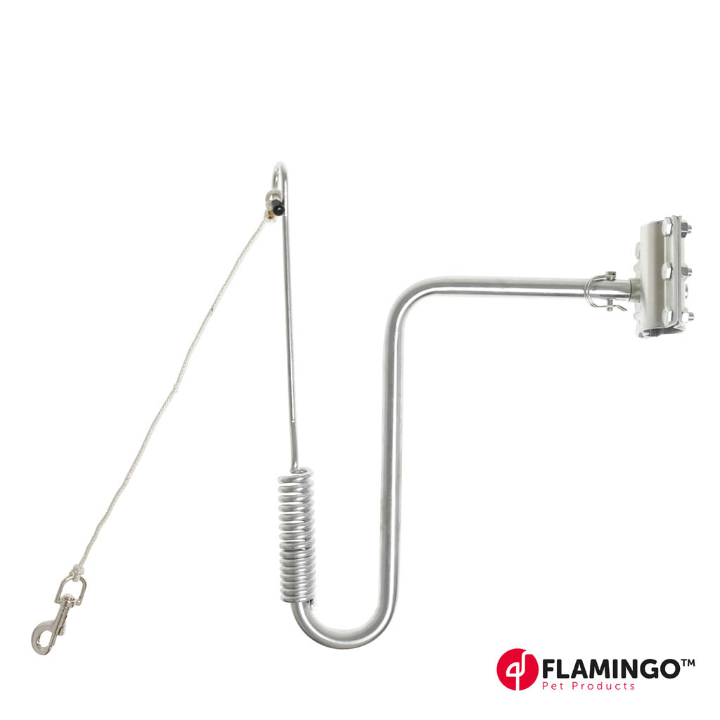 Koiran kanssa pyöräilemiseen suunniteltu teline vaimentaa nykäyksi ja sallii käsien olevan vapaana.