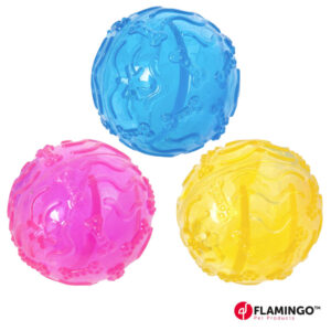 Koiran herkkupallo sokkelolla.