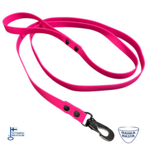 Hexa talutin koiralle kirkkaan pinkin värisenä ja mustalla metallilukolla.