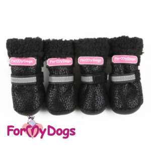 Koiran mustan väriset ForMyDogs talvijalkineet.